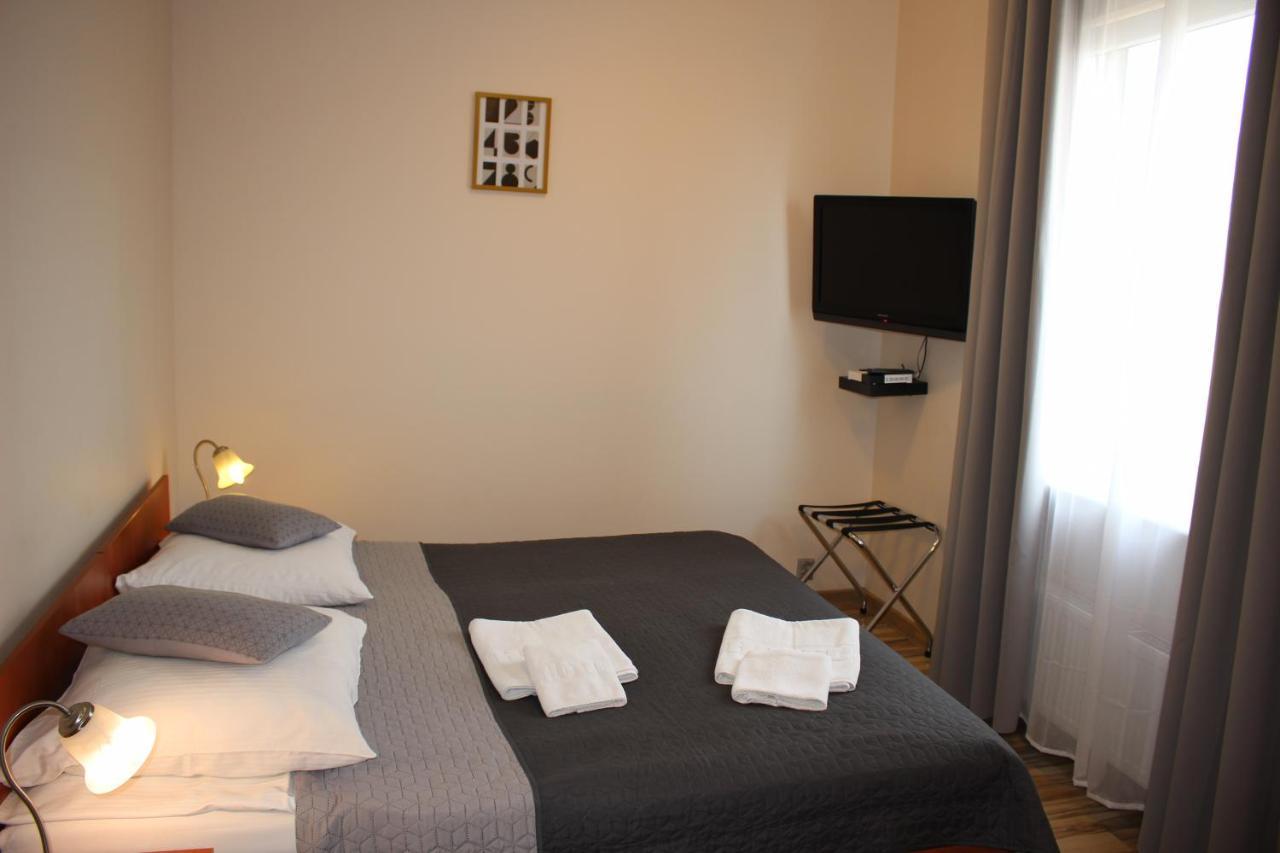 Hotel 1 بوتسك المظهر الخارجي الصورة
