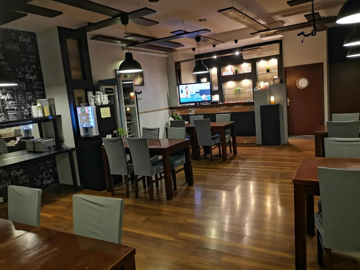 Hotel 1 بوتسك المظهر الخارجي الصورة